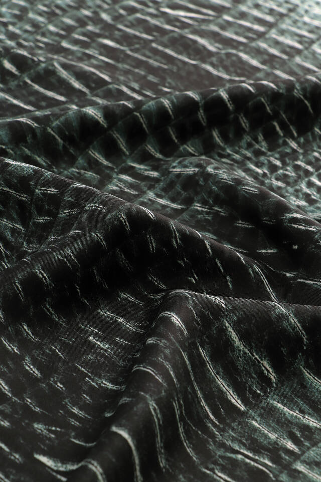 وشاح مربع من الحرير بنمط ديرين باللون الأخضر - 2