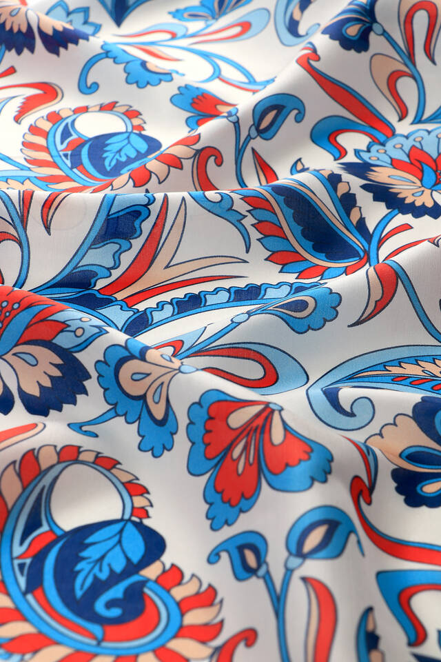 وشاح مربع من الحرير بنقشة زهور باللون الأزرق الجليدي - 4