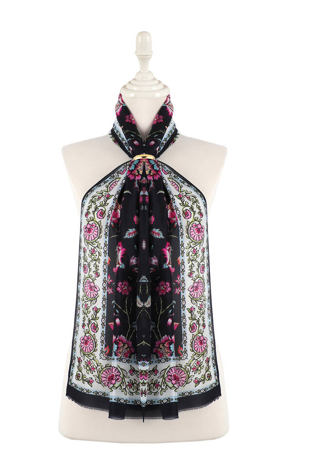 وشاح حرير من الفوال بنقشة زهرة الزنبق باللون الأزرق الداكن - 2