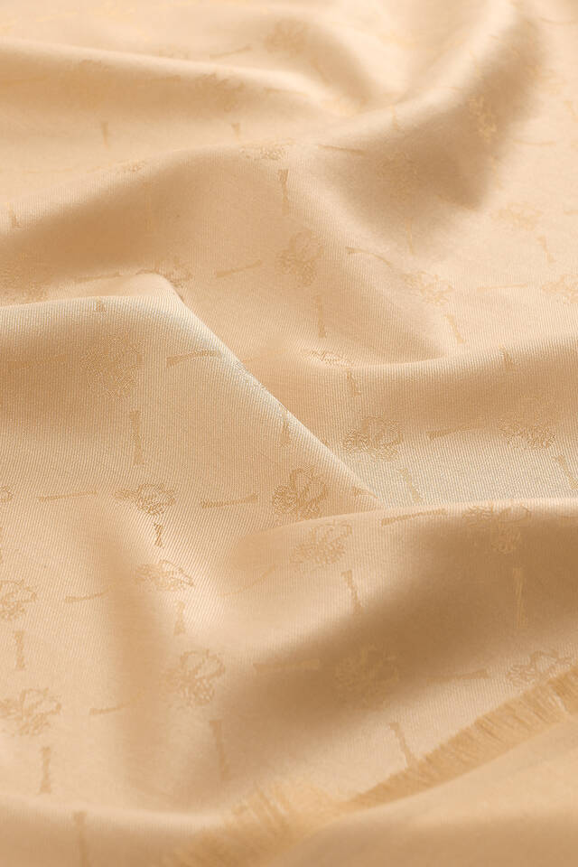 وشاح من الحرير الجاكار بنقشة مونوغرام باللون البيج - 4