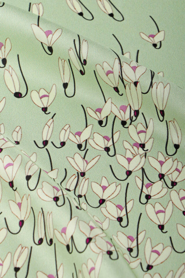 شال حرير مائل بنقشة زهرة الثلج الخضراء - 5