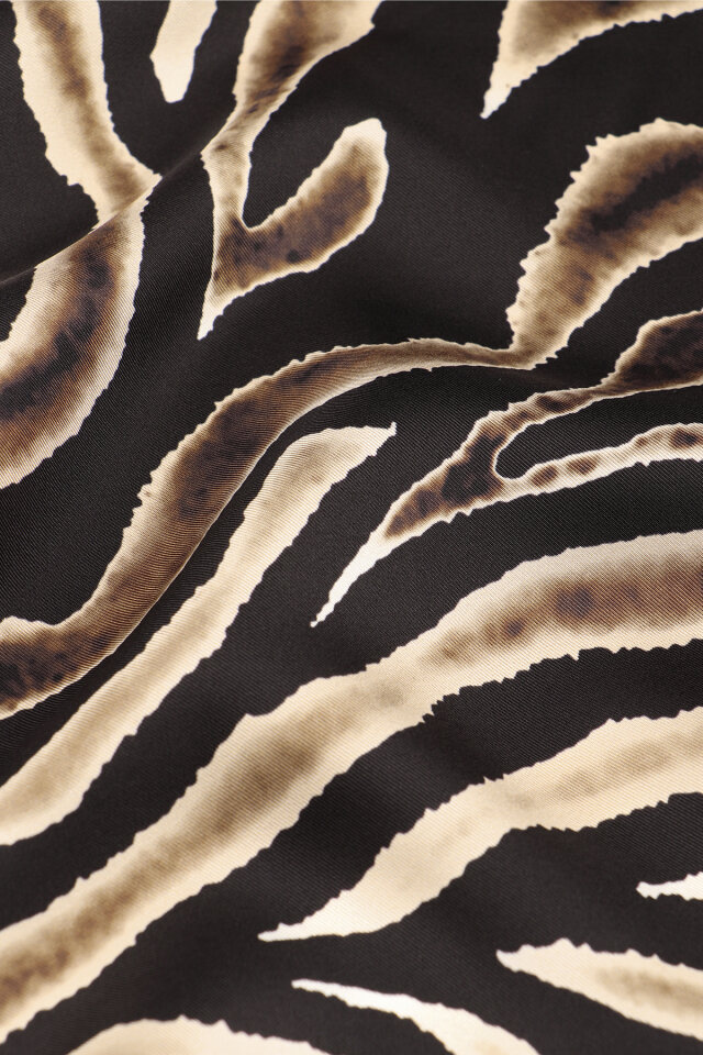 وشاح حريري مائل بنقشة حمار وحشي نحاسي - 4