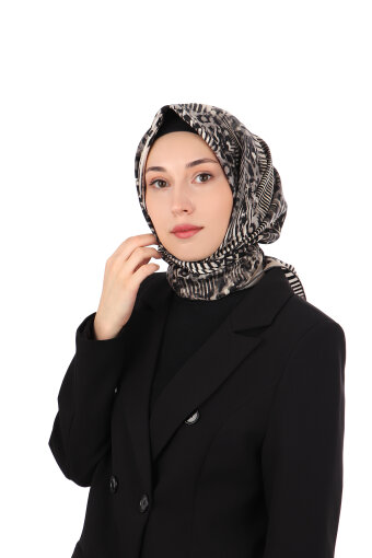 وشاح حريري رمادي بنقشة جلد الفهد 