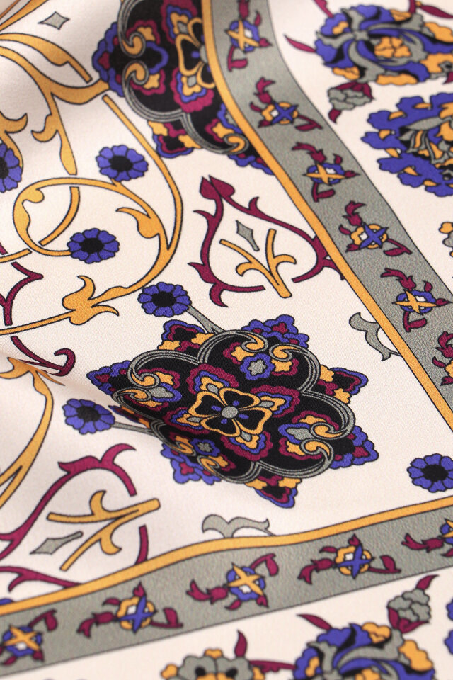 وشاح حرير سورا بنقشة اللبلاب الرمادي - 4