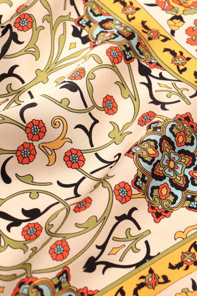 وشاح حرير سورا بنقشة اللبلاب الكاكي - 4