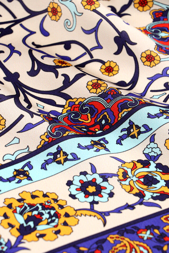 وشاح حريري سورا بنقشة اللبلاب الأزرق الداكن - 4