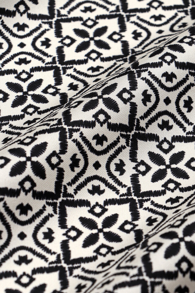 وشاح حريري منقوش بنقشة حلم كريمي - 4