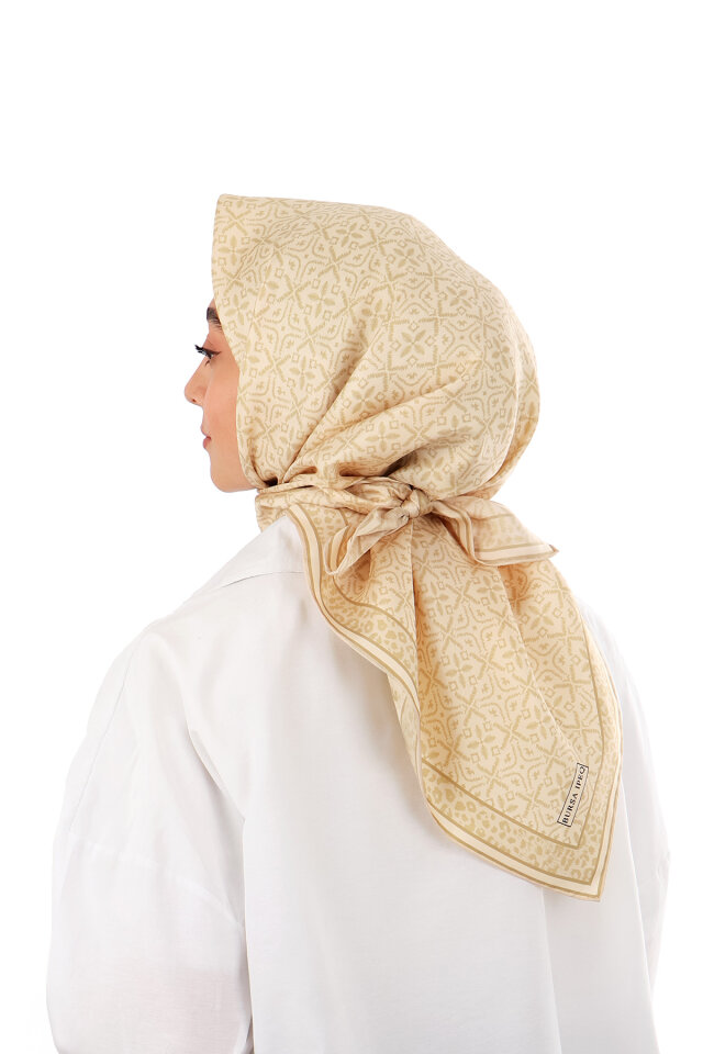 وشاح حريري مائل بنقشة حلم البيج - 2