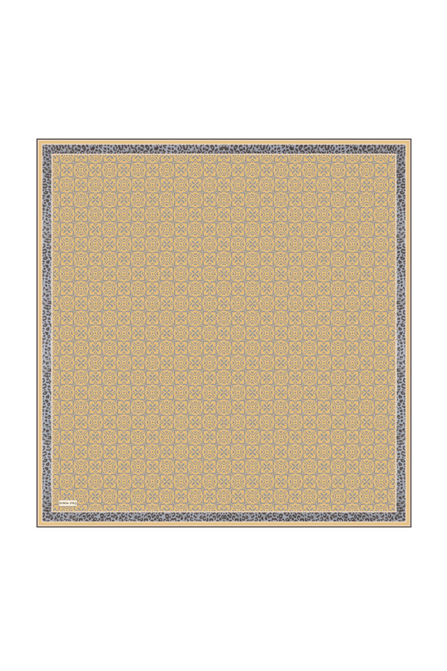 وشاح حريري مائل بنمط حلم ذهبي - 3