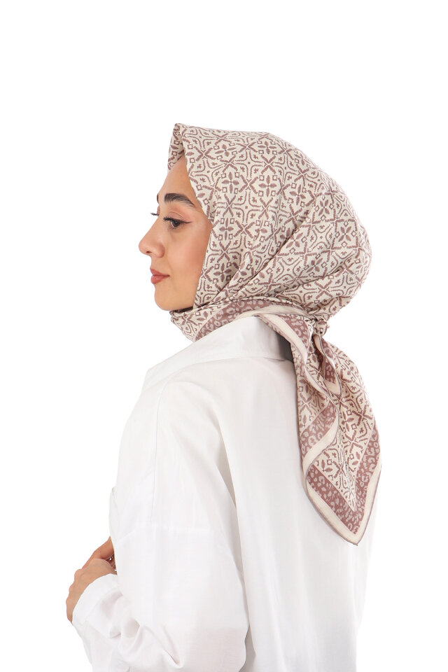 وشاح حريري مائل بنقشة حلم البرقوق الفاتح - 2