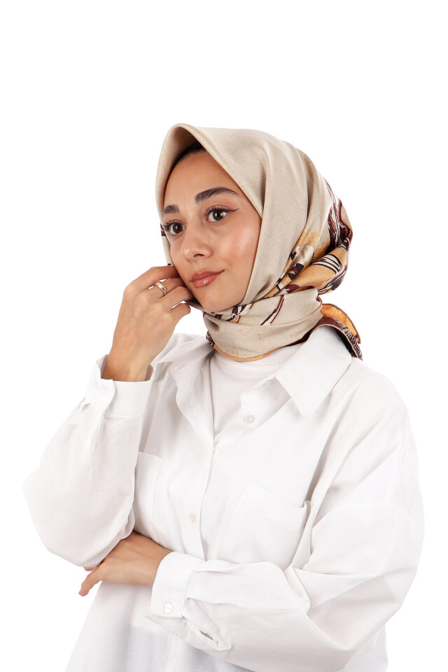 وشاح حريري مائل بنقشة البحر باللون البني 