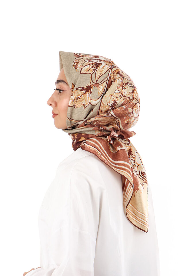 وشاح حريري مائل بنقشة المحيط باللون البيج - 2
