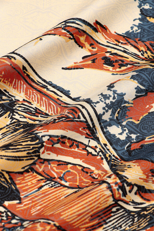 وشاح حريري مائل بنقشة بلاط البحر - 4