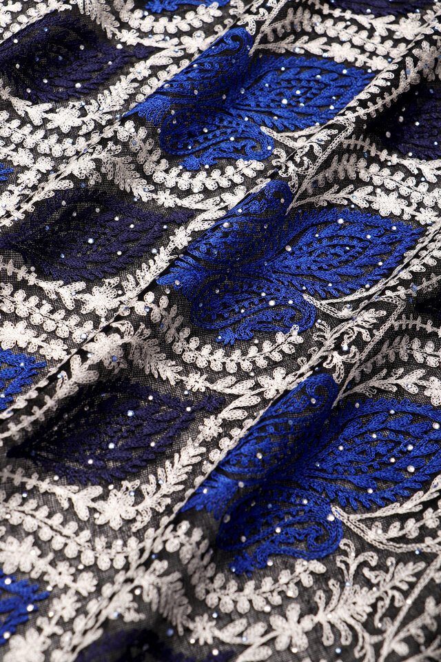 شال من الصوف والحرير مطرز بحجر الساكس الأسود - 4