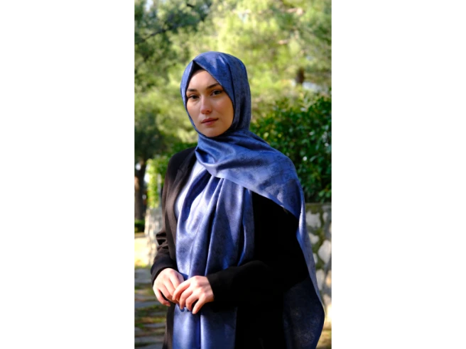 Saten Şal: Zarafet ve Işıltının Buluştuğu Seçim