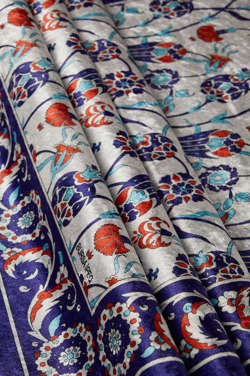 Seccade Seçerken Nelere Dikkat Edilmeli? | Kadife Halı Seccade Rehberi