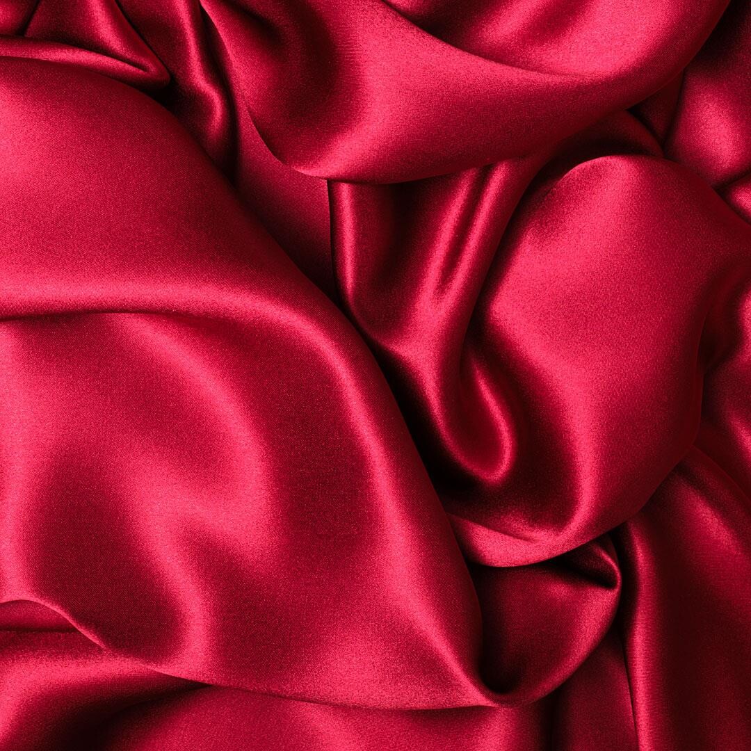 İpek Zarafeti: İpek Kumaşın Özellikleri, Kullanım Alanları ve Bursa İpek Ürünleri