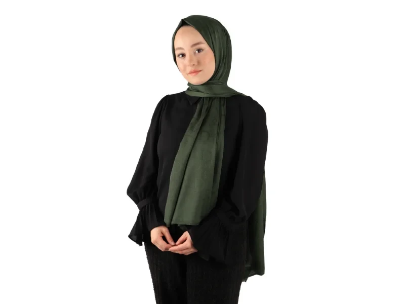 Kış aylarında Eşarp ve Şal Kombinleri ile Şıklığınızı Tamamlayın