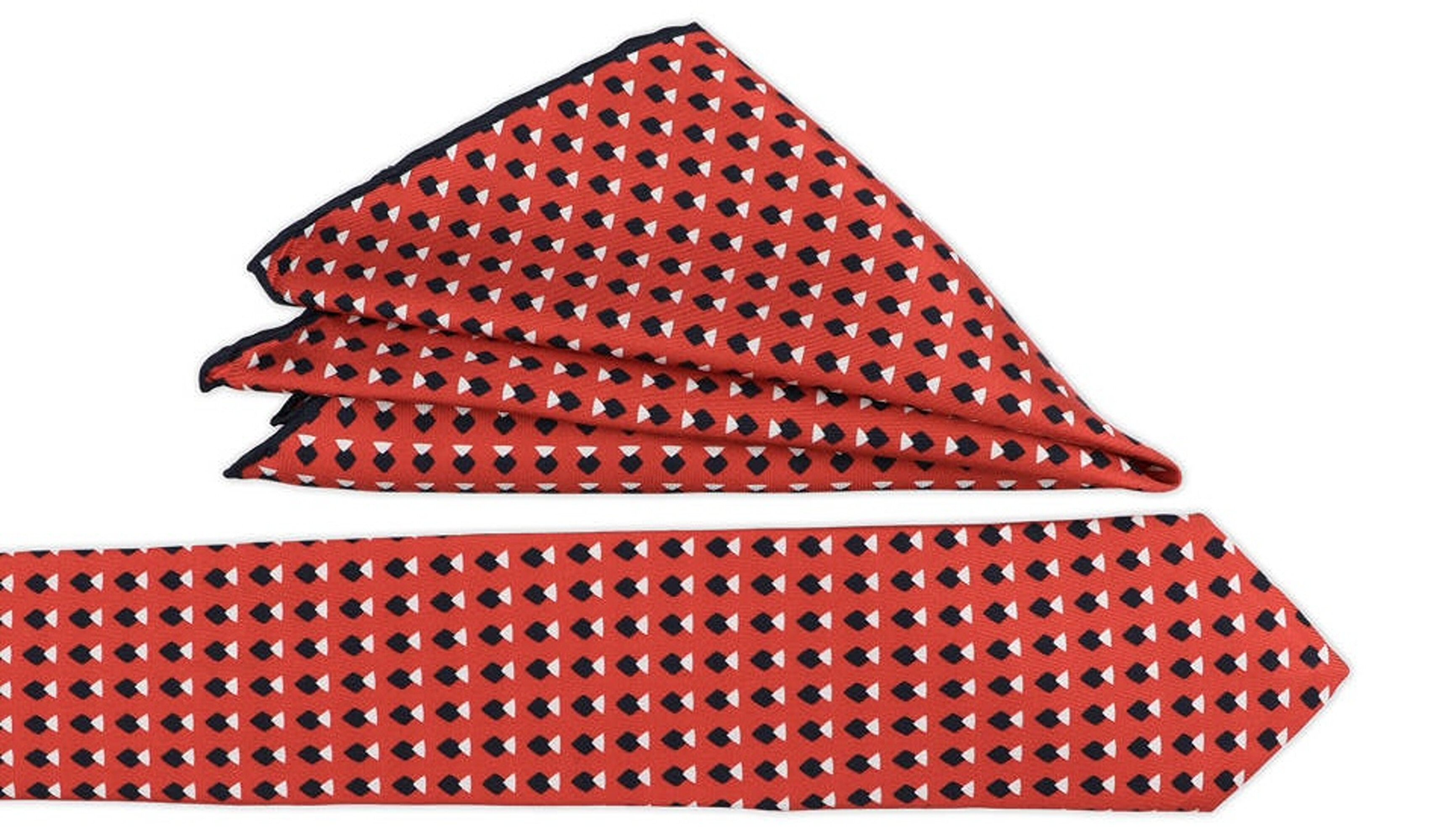 İpek Kravat ile Takım Elbiseye Son Dokunuş