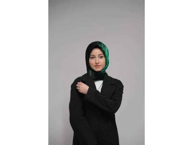 Yeni Çıkan Eşarp Modelleri: 2025 Modasında Öne Çıkan Trendler