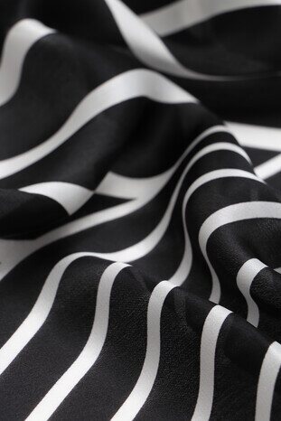 Black Line Pattern Silk Pocket Square - Thumbnail