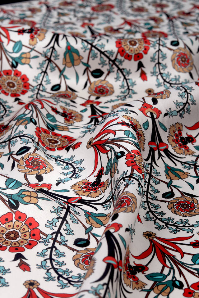 Black Side Pattern Silk Square Scarf - 3