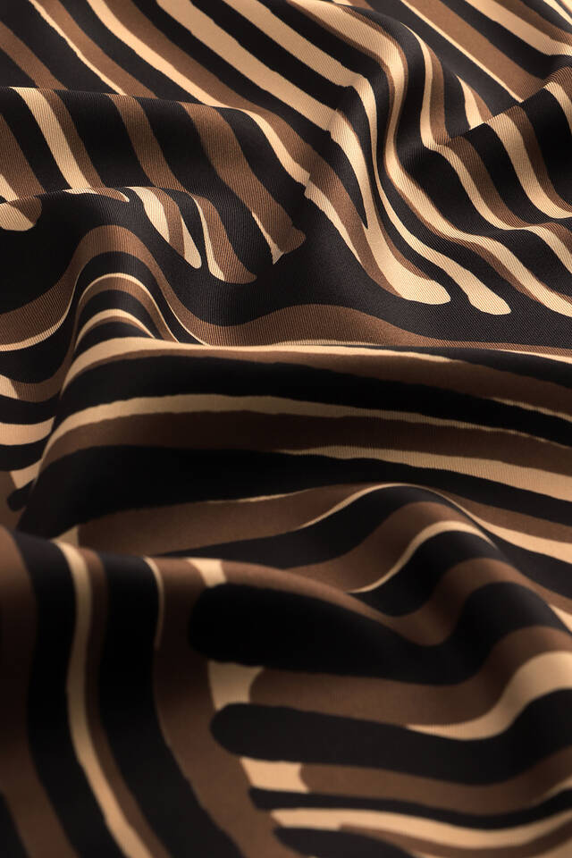 Brown Illusion Pattern Twill Silk Square Scarf - 2