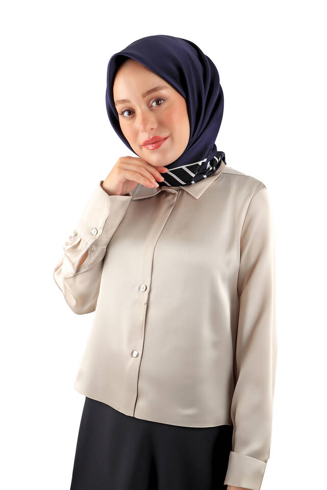 وشاح حريري من نسيج قطني طويل بنمط مخطط باللون الأزرق الداكن - 2