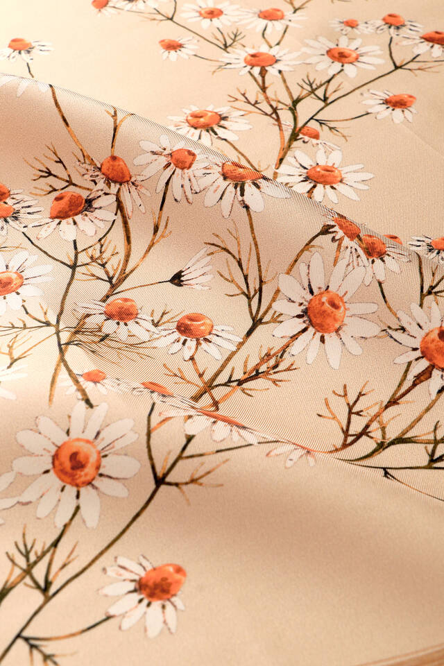 Cream Daisy Pattern Twill Silk Square Scarf - 3