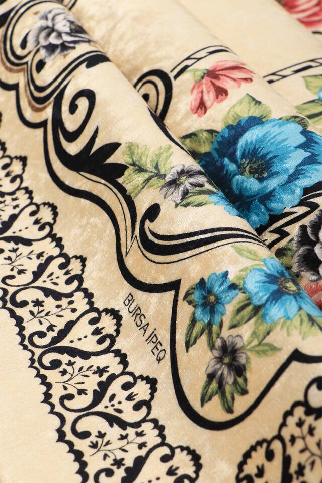 Cream Velvet Carpet Prayer Rug - 2