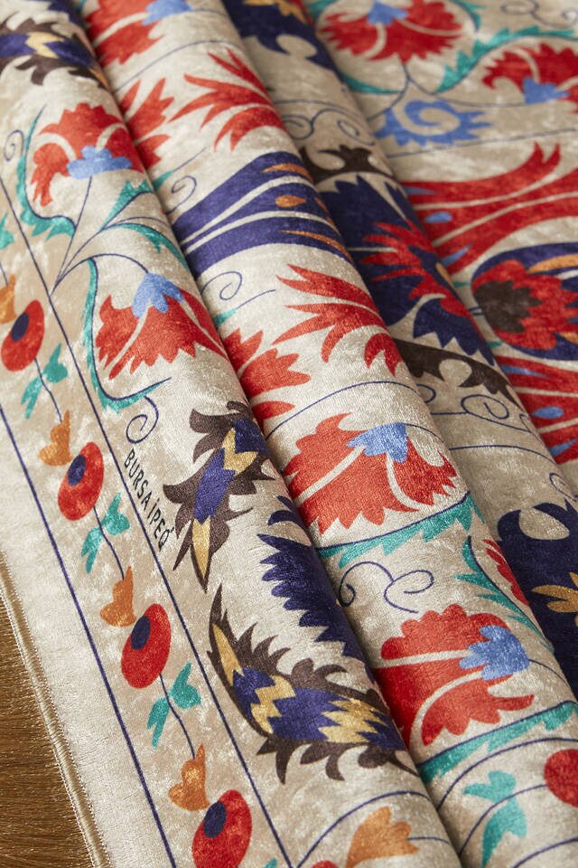 Cream Velvet Carpet Prayer Rug - 2