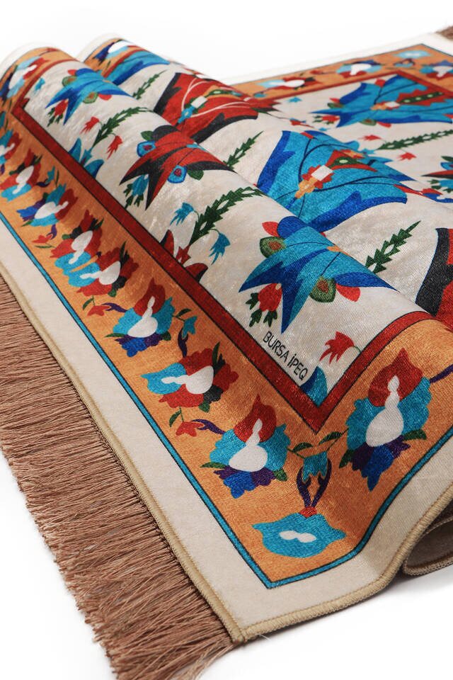 Ecru Velvet Carpet Prayer Rug - 3