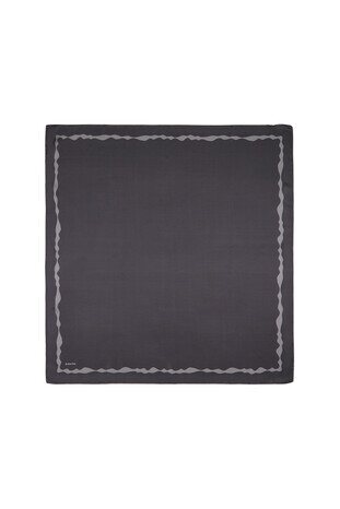 وشاح حرير مموج مدخن مربع الشكل 