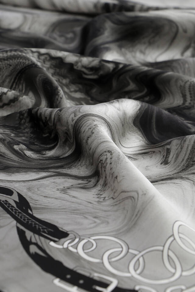 Gray Belt Pattern Sura Silk Square Scarf - 3