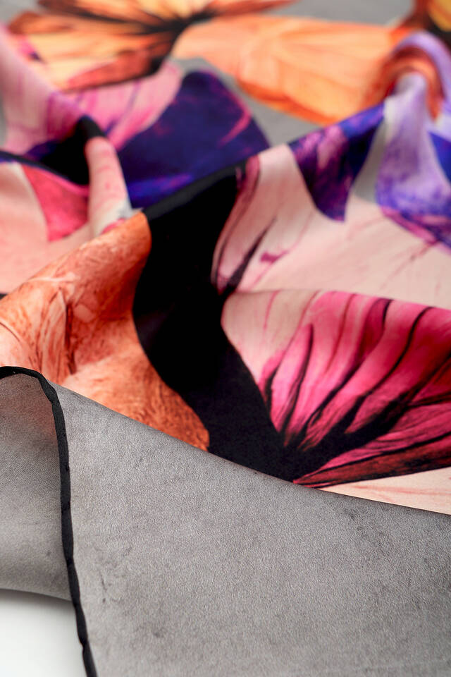 Gray Harmony Pattern Sura Silk Square Scarf - 3