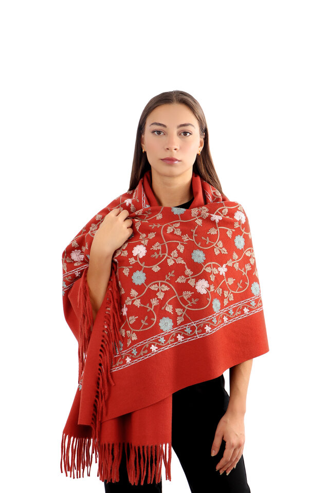 شال شتوي مطرز بالقرفة 