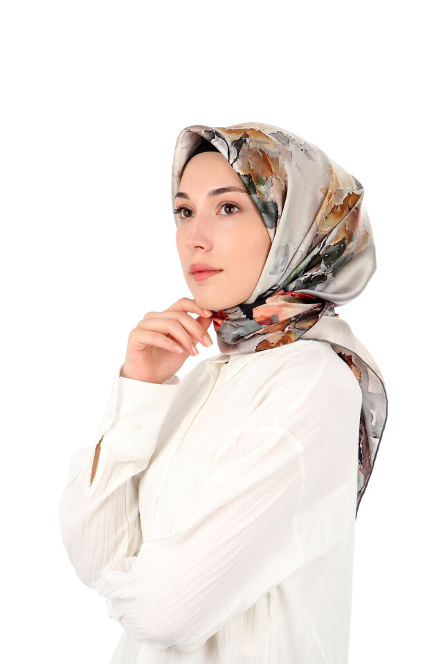 Gri Kamelya Desen Sura İpek Eşarp 