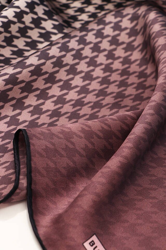 Pembe Kazayağı Desen Sura İpek Eşarp - 3