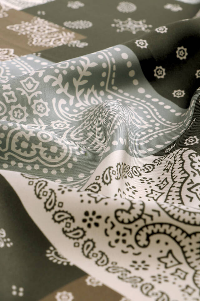 Green Patchwork Pattern Twill Silk Scarf - 2