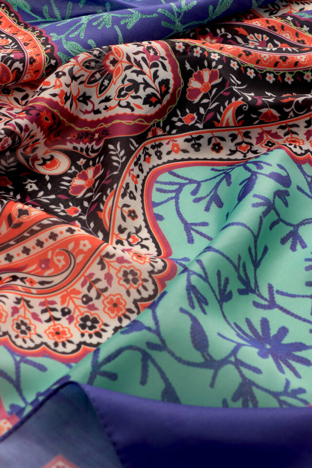 Saks Shawl Pattern Soft Shawl - 3