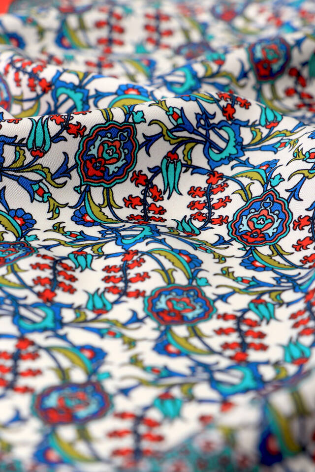 Red Ivy Tulip Pattern Silky Pocket Square - 3