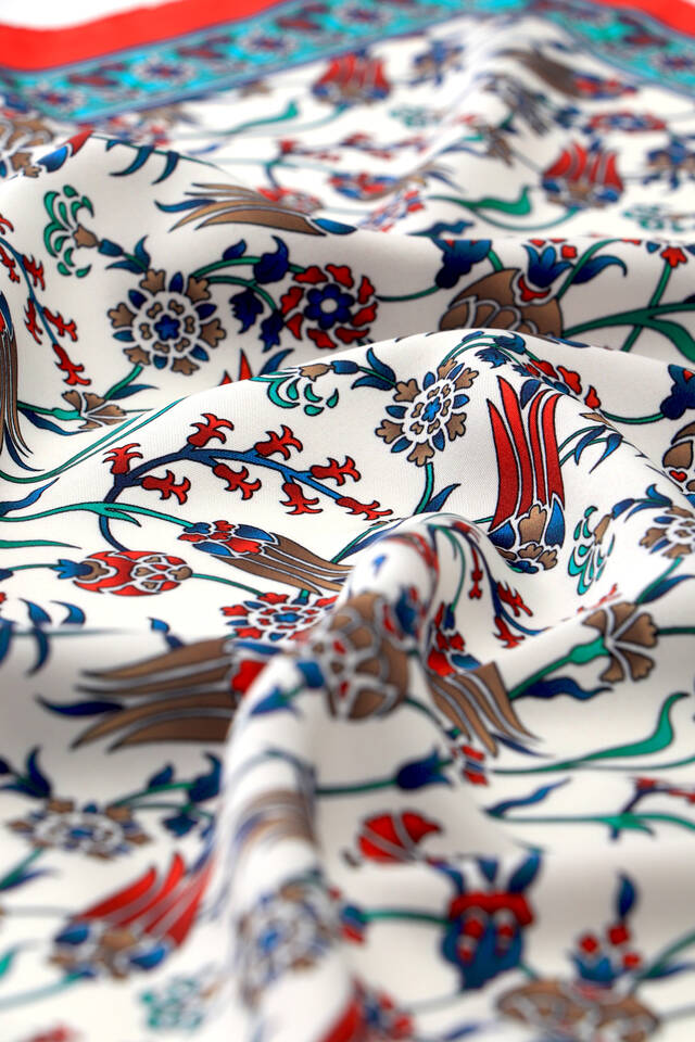 Red Tulip Pattern Silky Pocket Square - 3