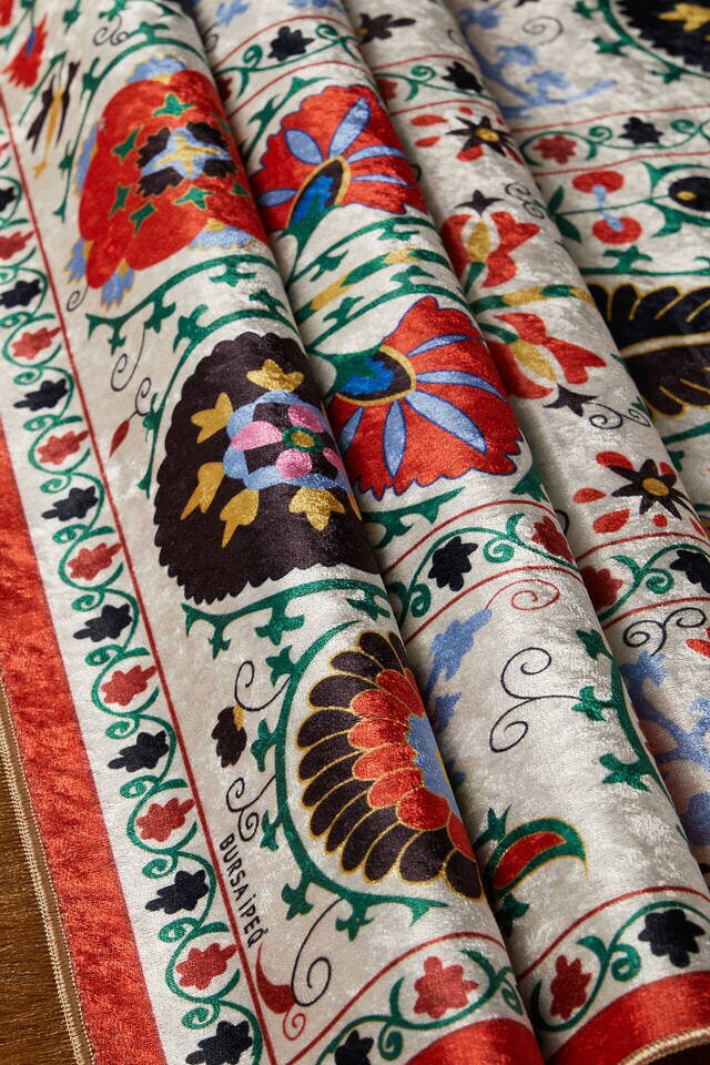 Red Velvet Carpet Prayer Rug - 2