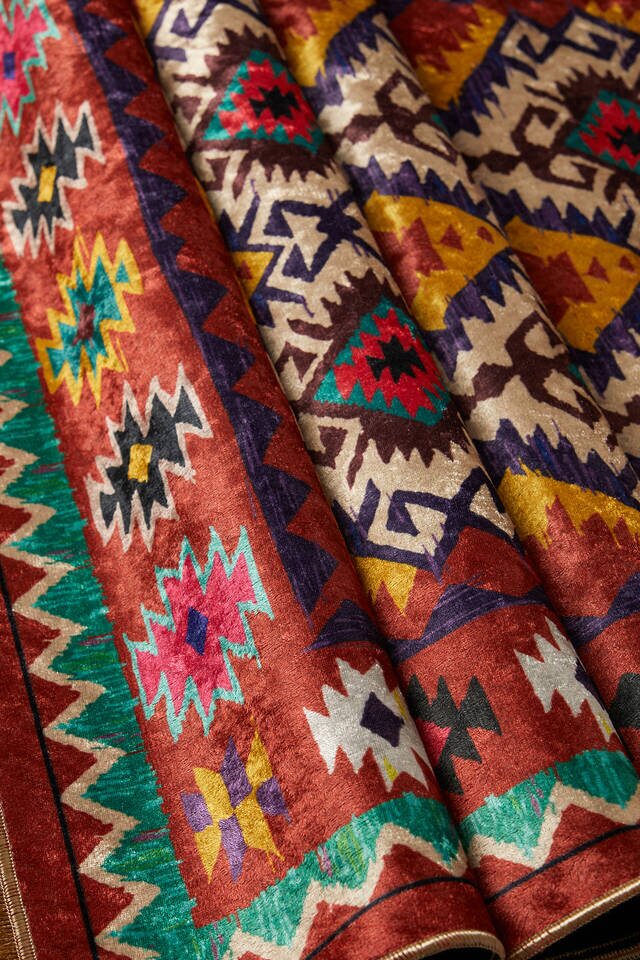 Red Velvet Carpet Prayer Rug - 2