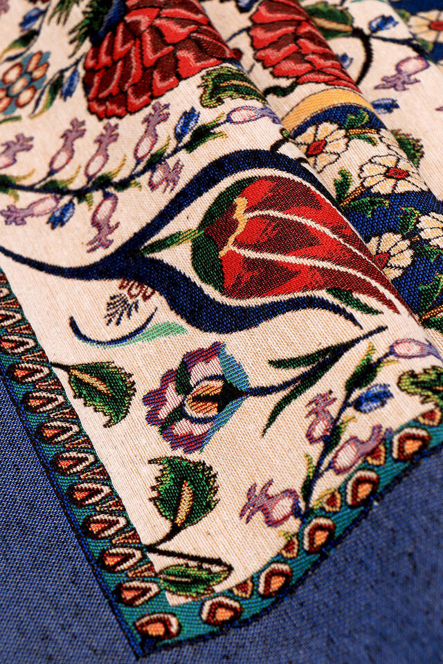 Saks Double Tulip Pattern Tapestry Prayer Rug - 2