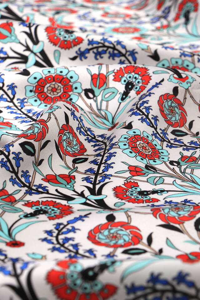 Saks Side Pattern Silk Square Scarf - 3