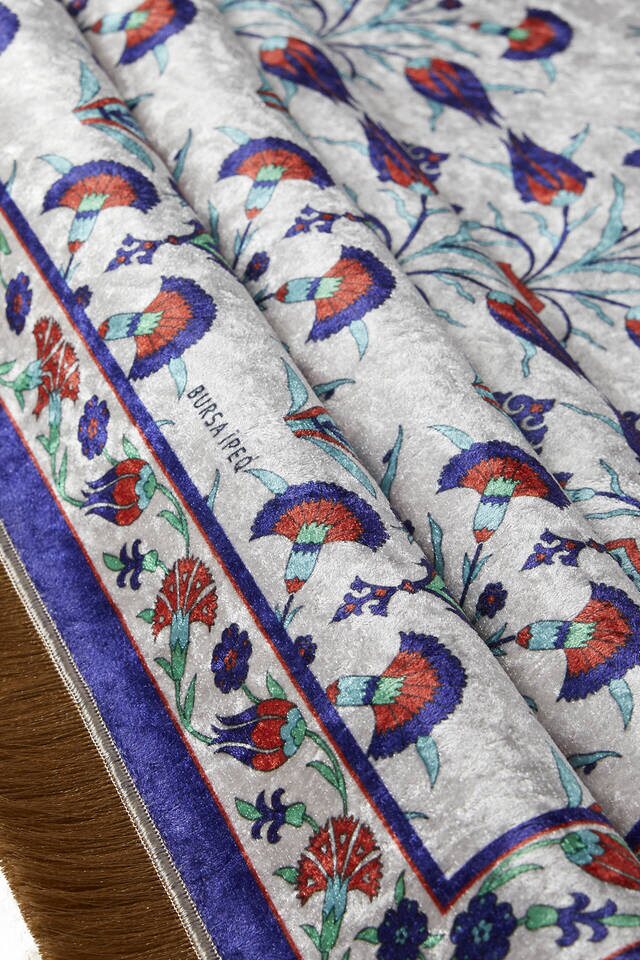 Saks Velvet Carpet Prayer Rug - 2