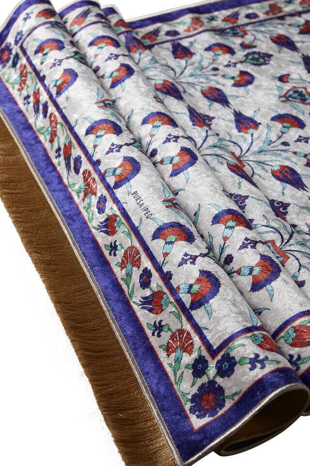 Saks Velvet Carpet Prayer Rug - 3