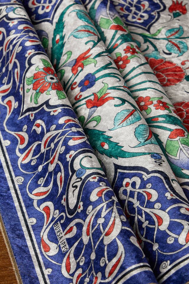 Saks Velvet Carpet Prayer Rug - 2