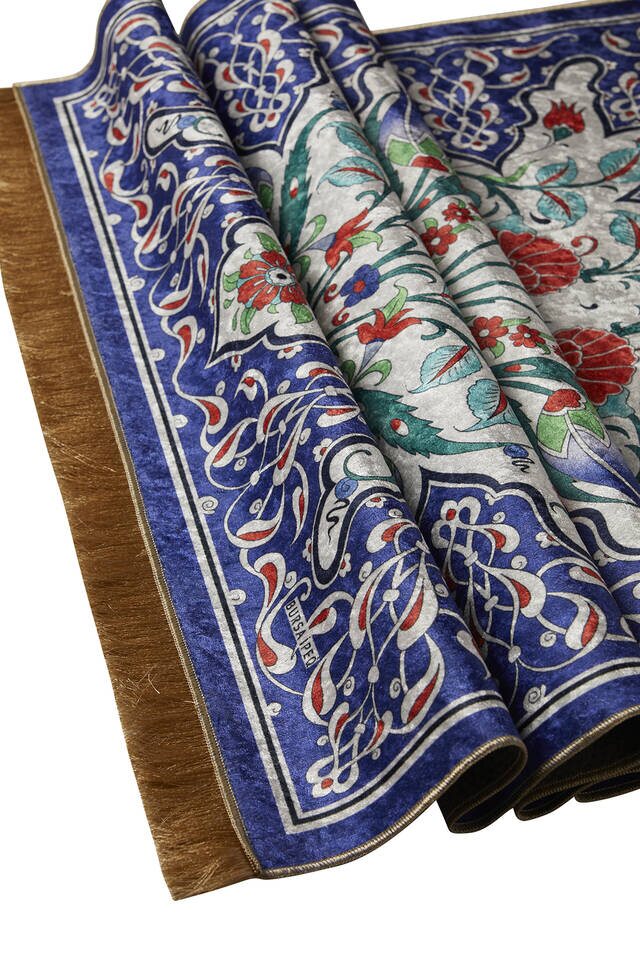 Saks Velvet Carpet Prayer Rug - 3